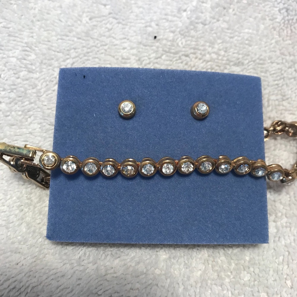 Avon Vintage 2002 Sparkling Crystal Tennis Bracelet and Earring Set - Clear NEW